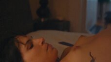 Дезире Акхаван: Соответствующее поведение  – секс сцены