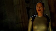 Анджелина Джоли: Лара Крофт: Расхитительница гробниц 2 – Колыбель жизни  – секс сцены